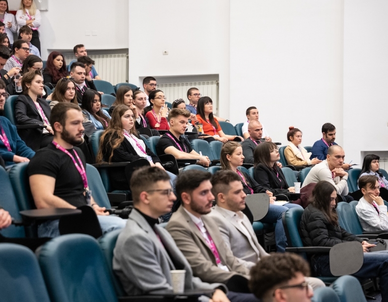 Oportunități exclusive de joburi entry-level, internship-uri și programe trainee la Finance Recruitment Day!